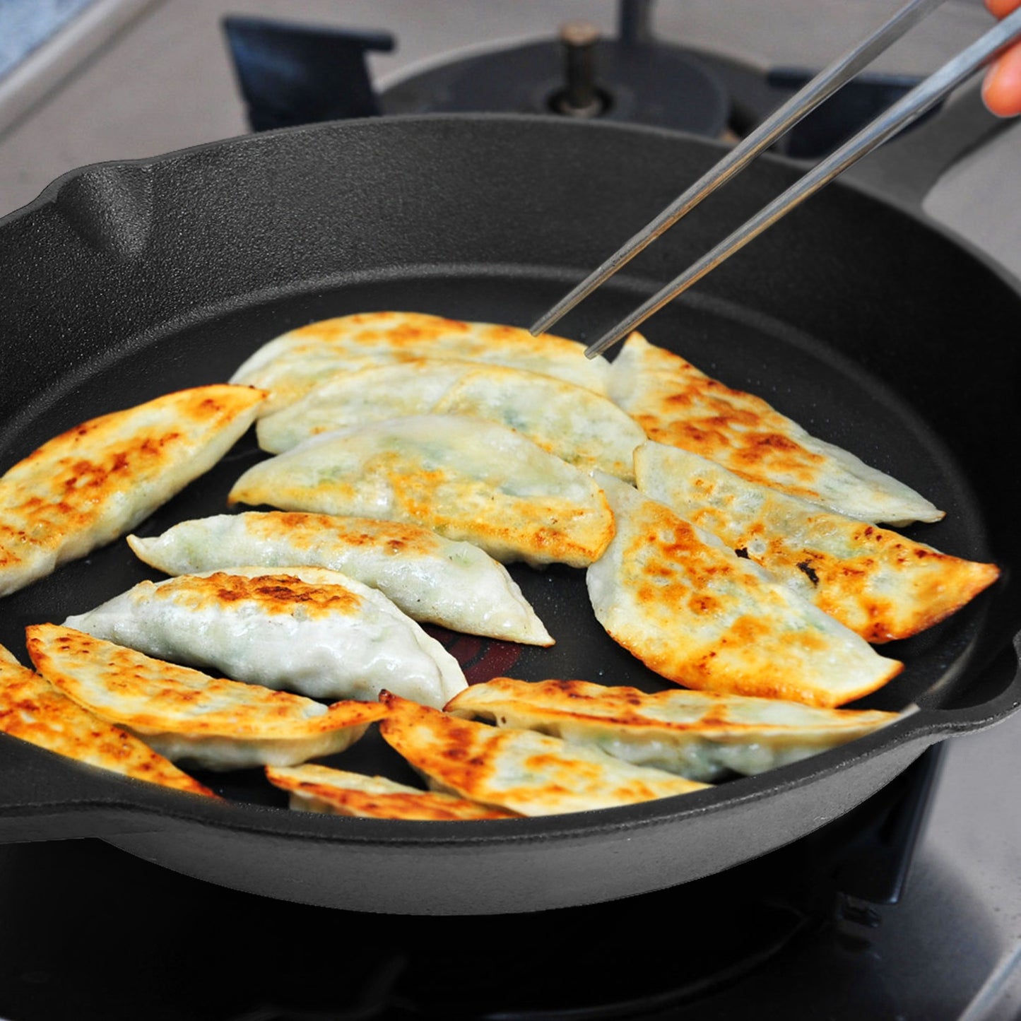 Pre-Seasoned Cast Iron Skillet Oven Safe Cookware Heat-Resistant Holder