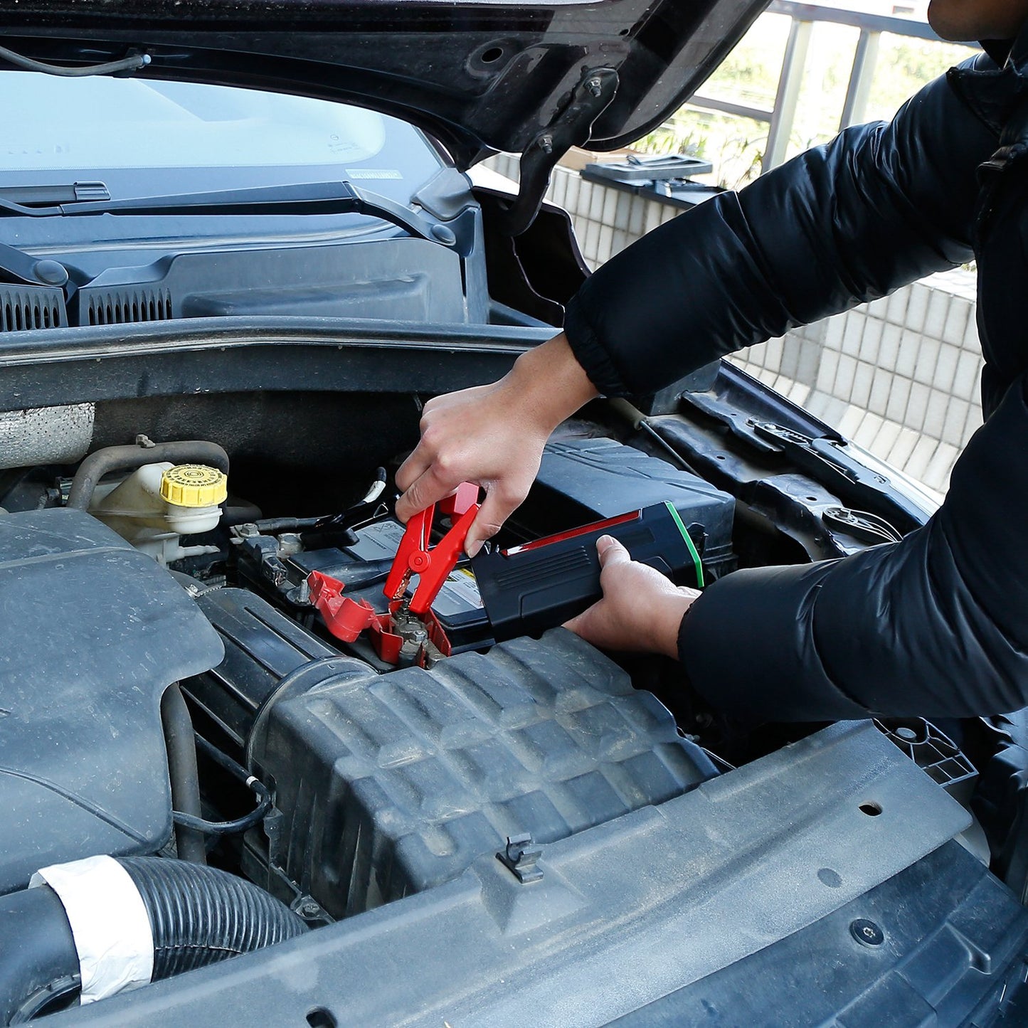 Car Jump Starter Booster 600A Peak 18000mAh Battery Charger Power Bank w/ 4 Modes LED Flashlight for Up to 6.0L Gas or 2.0L Diesel Engine